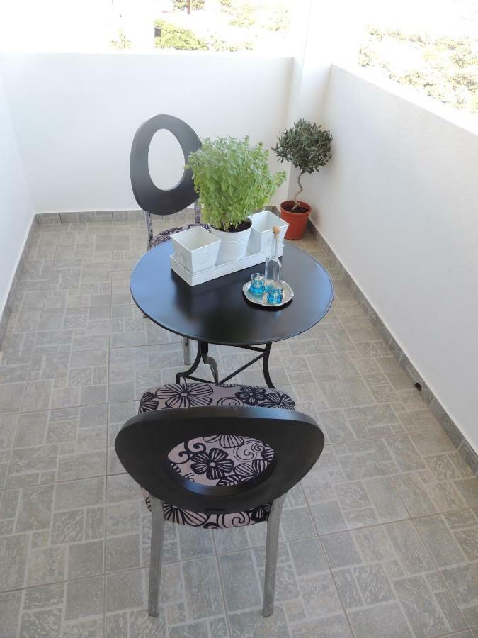 Levante αndros Apartment Menites